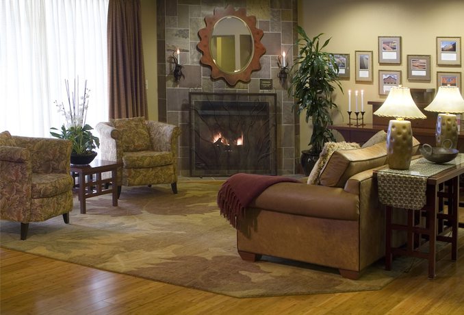 Imagen de los interiores del Hotel Larkspur Landing Folsom - An All-Suite. Foto 16