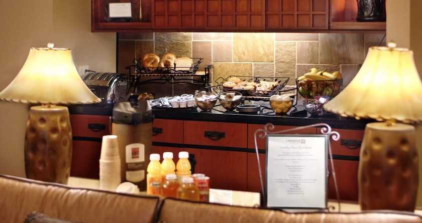 Imagen del bar/restaurante del Hotel Larkspur Landing Folsom - An All-Suite. Foto 5