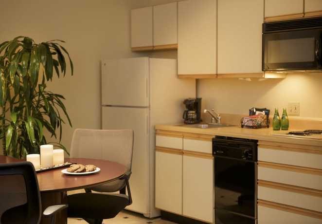 Imagen de la habitación del Hotel Larkspur Landing Sacramento - An All-suite. Foto 13