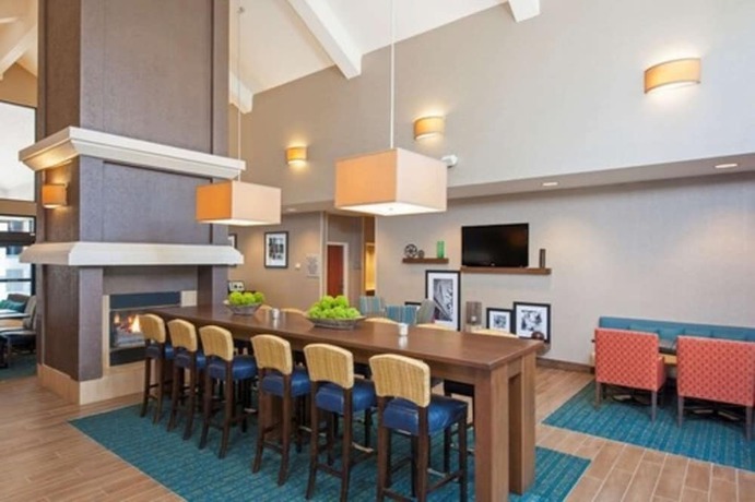Imagen de los interiores del Hotel Larkspur Landing South Bend. Foto 18