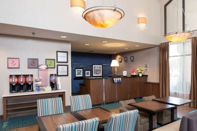 Imagen de los interiores del Hotel Larkspur Landing South Bend. Foto 19