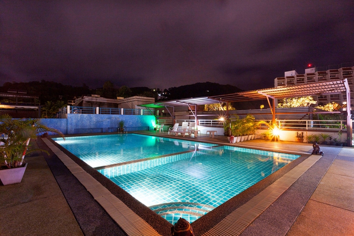 Imagen de la piscina del Hotel Larn Park Resortel. Foto 12