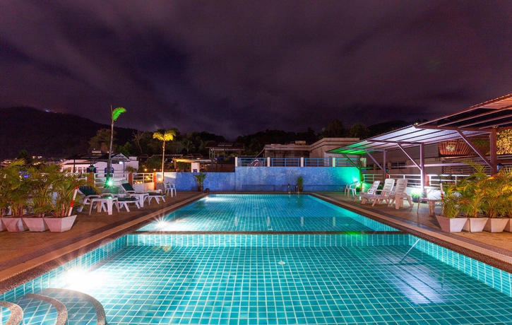 Imagen de la piscina del Hotel Larn Park Resortel. Foto 13