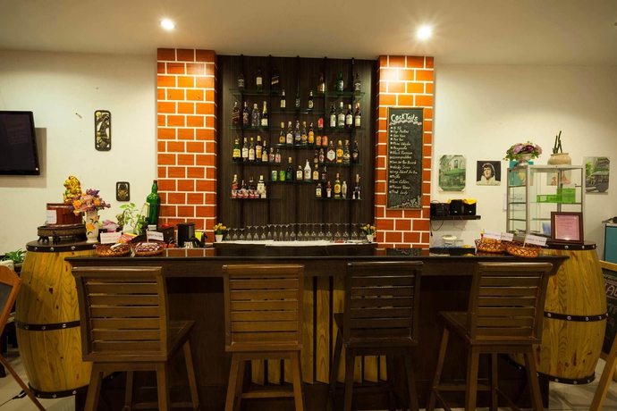 Imagen del bar/restaurante del Hotel Larn Park Resortel. Foto 4