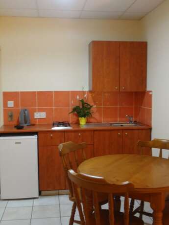 Imagen de la habitación del Hotel Larnaca Bay Suites. Foto 13
