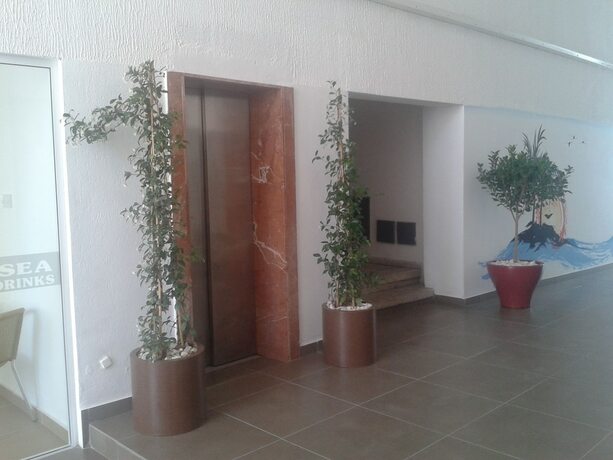 Imagen general del Hotel Larnaca Bay Suites. Foto 6