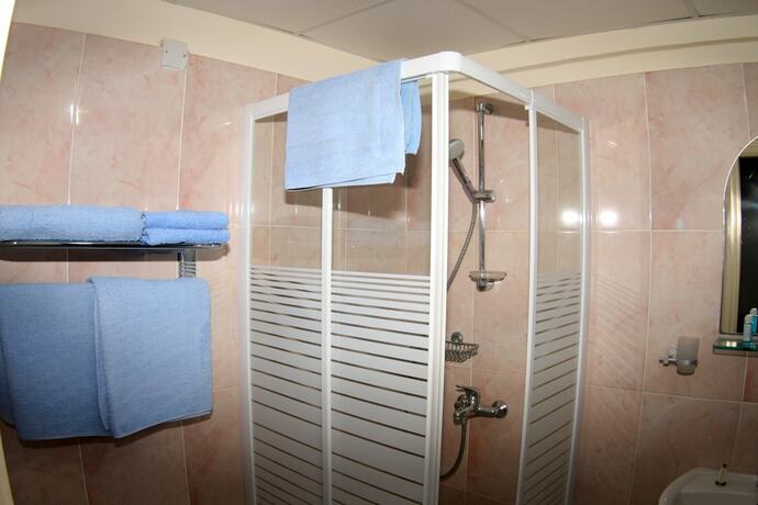 Imagen de la habitación del Hotel Larnaca Bay Suites. Foto 20