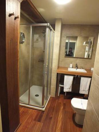 Imagen de la habitación del Hotel Larramendi Torrea. Foto 3