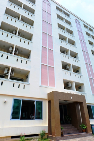 Imagen de los exteriores del Hotel Larrivee. Foto 18