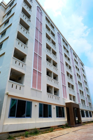 Imagen de los exteriores del Hotel Larrivee. Foto 19