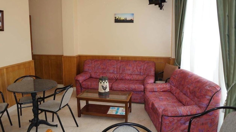 Imagen de los interiores del Hotel Larry. Foto 18