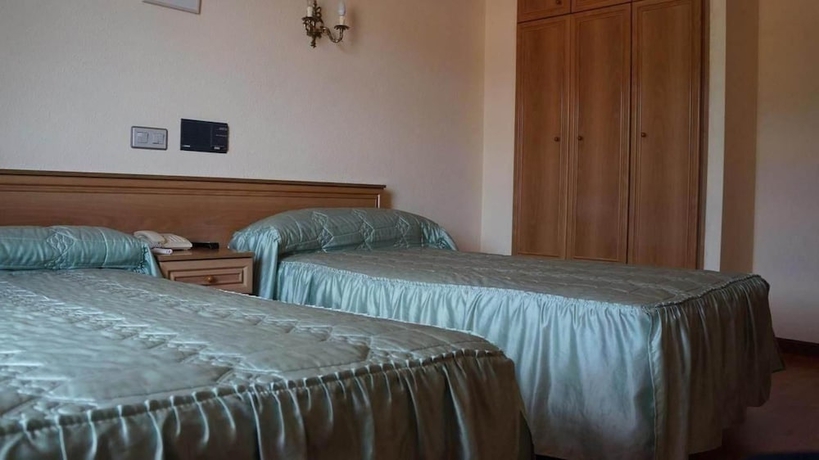 Imagen de la habitación del Hotel Larry. Foto 12