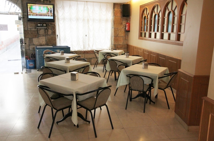 Imagen del bar/restaurante del Hotel Larry. Foto 2
