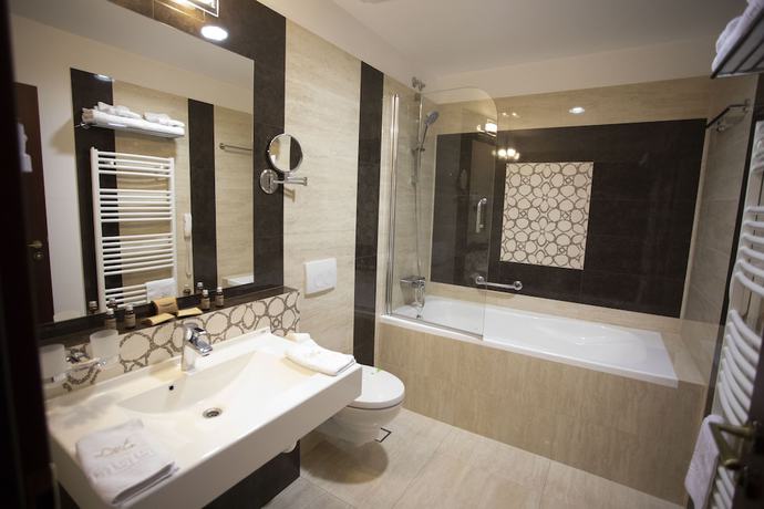 Imagen de la habitación del Hotel L\'art Carei. Foto 8