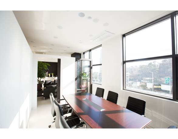 Imagen de los interiores del Hotel L'art Gimpo. Foto 16