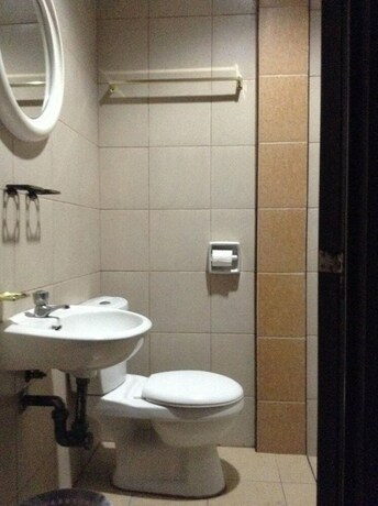 Imagen de la habitación del Hotel Larville Pool Garden Resort and Restaurant. Foto 19