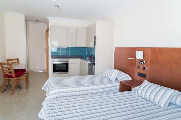 Imagen de la habitación del Hotel Las Adelfas. Foto 4