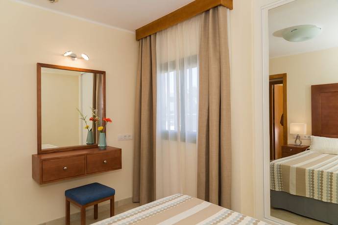 Imagen de la habitación del Hotel Las Adelfas, Puerto del Carmen. Foto 7