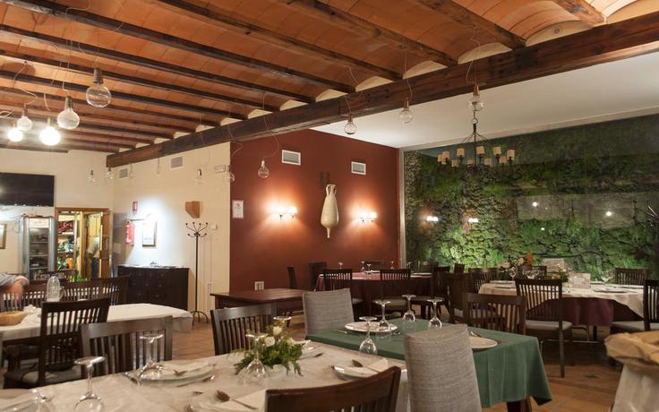 Imagen del bar/restaurante del Hotel Las Aguas De Arbuniel. Foto 2