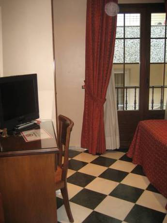 Imagen de la habitación del Hotel Las Almenas, Granada. Foto 9