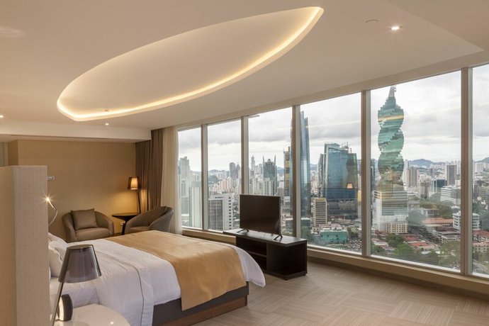 Imagen de la habitación del Hotel Las Americas Golden Tower Panama. Foto 6