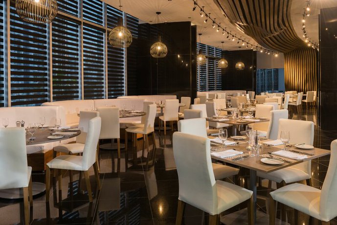 Imagen del bar/restaurante del Hotel Las Americas Golden Tower Panama. Foto 3