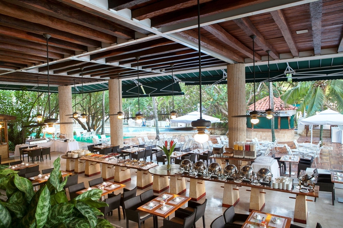 Imagen del bar/restaurante del Hotel Las Americas Resort. Foto 6