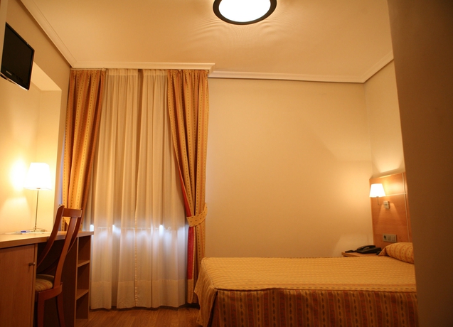 Imagen de la habitación del Hotel Las Anclas. Foto 7