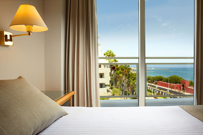 Imagen de la habitación del Hotel Las Arenas, Affiliated By Meliá. Foto 6