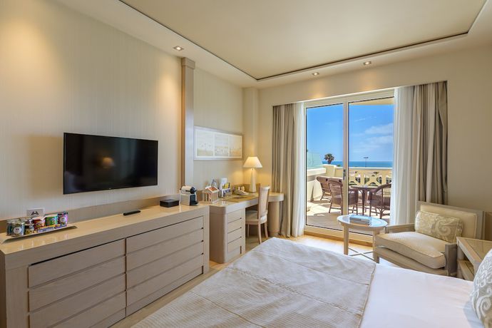 Imagen de la habitación del Hotel Las Arenas Balneario Resort. Foto 13