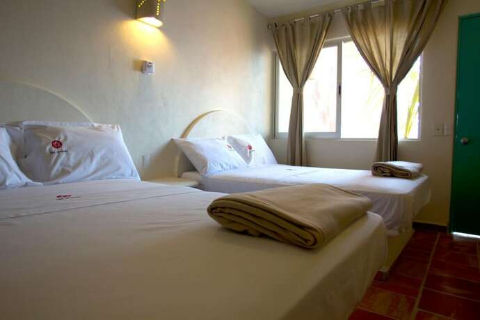 Imagen general del Hotel Las Arenas Bungalows Melaque. Foto 7