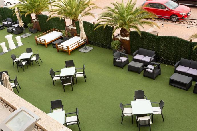 Imagen de los exteriores del Hotel Las Artes. Foto 14