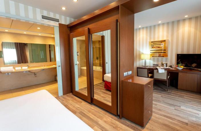 Imagen de la habitación del Hotel Las Artes. Foto 6