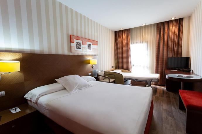 Imagen de la habitación del Hotel Las Artes. Foto 7