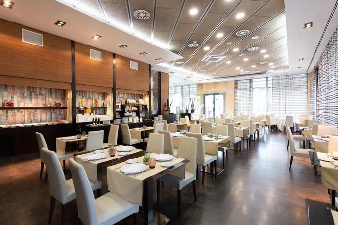 Imagen del bar/restaurante del Hotel Las Artes. Foto 4