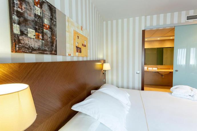 Imagen de la habitación del Hotel Las Artes. Foto 8