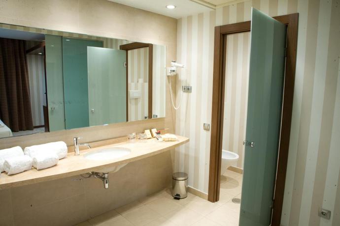 Imagen de la habitación del Hotel Las Artes. Foto 12