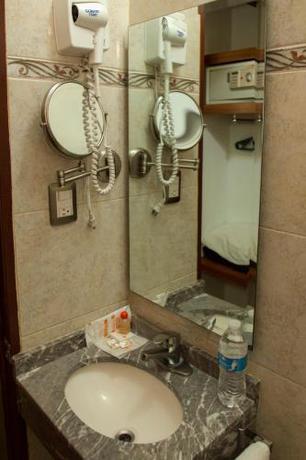 Imagen de la habitación del Hotel Las Avenidas. Foto 8