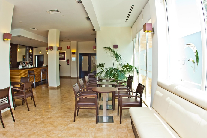 Imagen del bar/restaurante del Hotel Las Bovedas. Foto 4