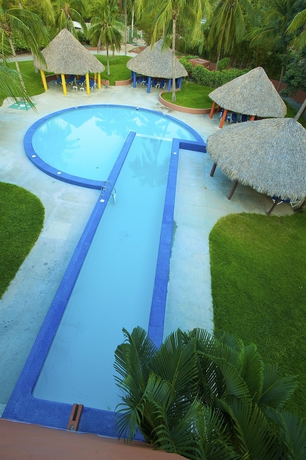 Imagen de la piscina del Hotel Las Brisas Huatulco. Foto 13