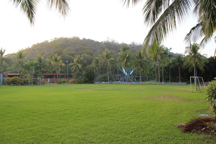Imagen de los exteriores del Hotel Las Brisas Huatulco. Foto 9