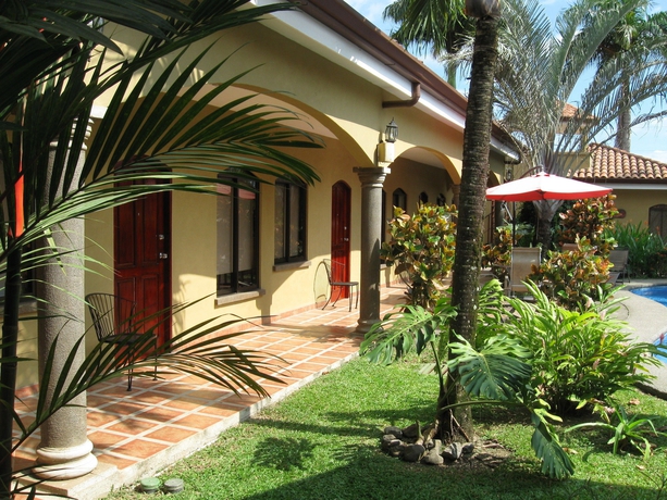 Imagen de los exteriores del Hotel Las Brisas Resort and Villas. Foto 10