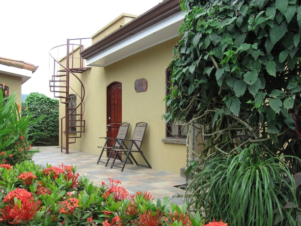 Imagen de los exteriores del Hotel Las Brisas Resort and Villas. Foto 11