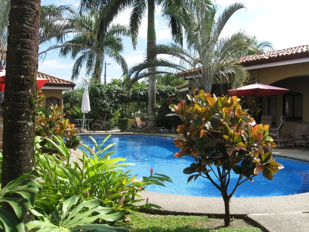 Imagen de la piscina del Hotel Las Brisas Resort and Villas. Foto 14