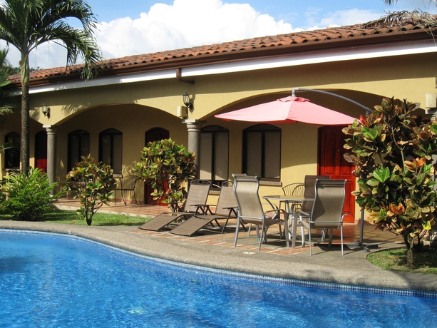 Imagen de la piscina del Hotel Las Brisas Resort and Villas. Foto 15