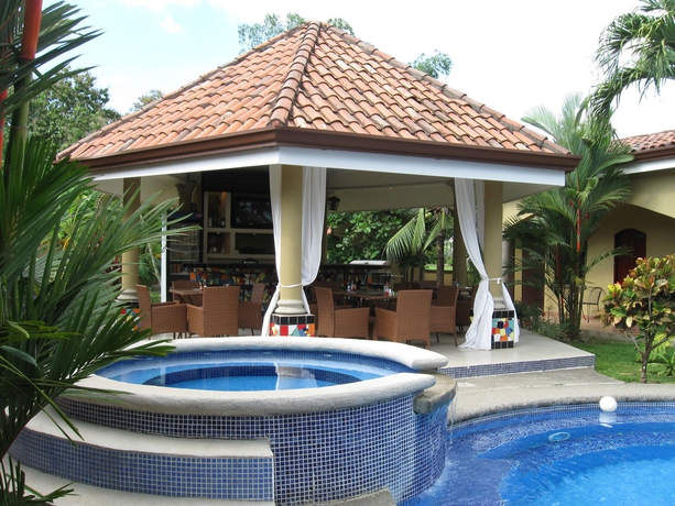 Imagen de los exteriores del Hotel Las Brisas Resort and Villas. Foto 12