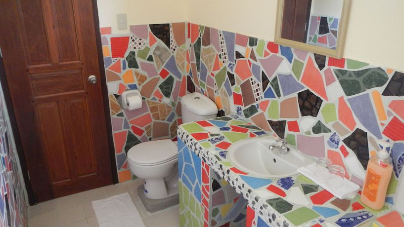 Imagen de la habitación del Hotel Las Cabanas Beach Resort. Foto 4