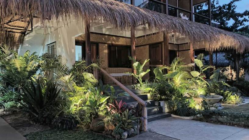 Imagen de la habitación del Hotel Las Cabanas Beach Resort. Foto 12