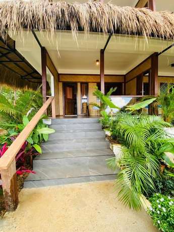 Imagen de la habitación del Hotel Las Cabanas Beach Resort. Foto 13