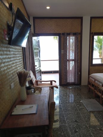 Imagen de la habitación del Hotel Las Cabanas Beach Resort. Foto 16